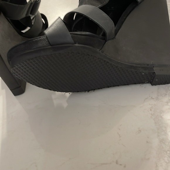 44 Joe's Jeans Helena leather suede banded gladiator peep toe platform wedge 6.5 - Picture 6 of 7